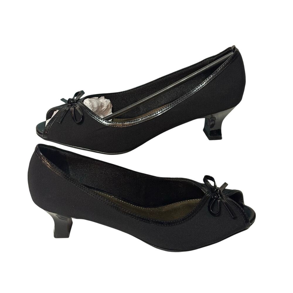 NIB LIFESTRIDE LIFE STRIDE Lina Black Peep Toe Kitten Heel Bow 8 Patent Trim NEW